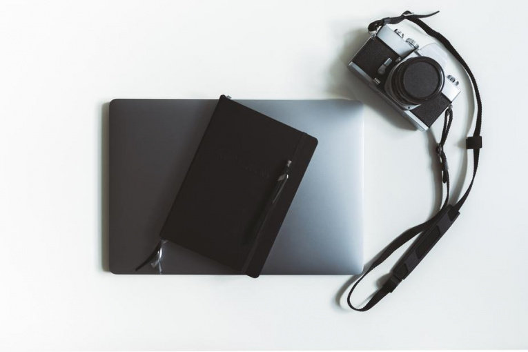 flatlay-of-a-laptop-and-camera-with-stationary