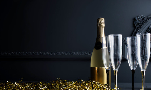 chilled-champagne-with-shining-stemware