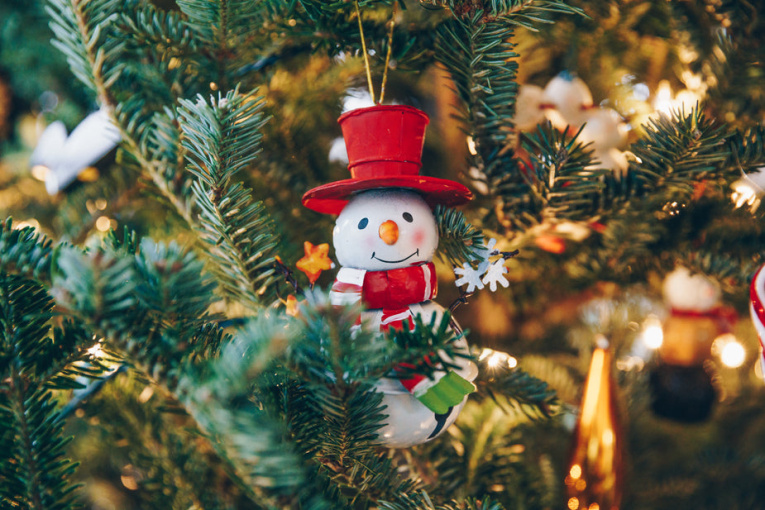 smiling-snowman-ornament-on-tree