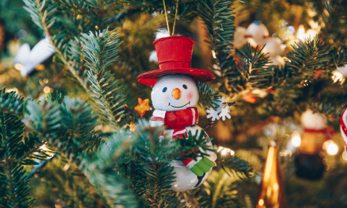 smiling-snowman-ornament-on-tree