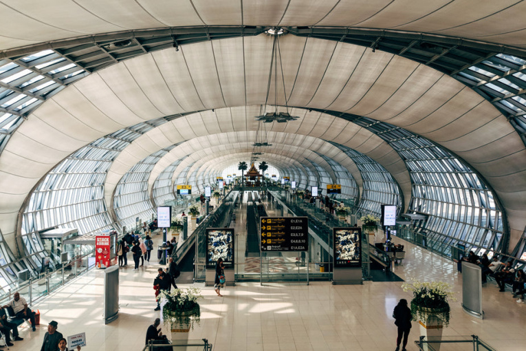 busy-airport-terminal-corridor