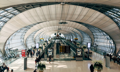 busy-airport-terminal-corridor