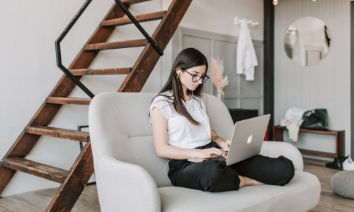 pexels-vlada-karpovich-4050336