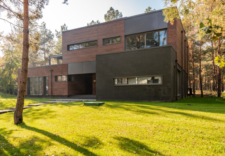 pexels-artbovich-7598371